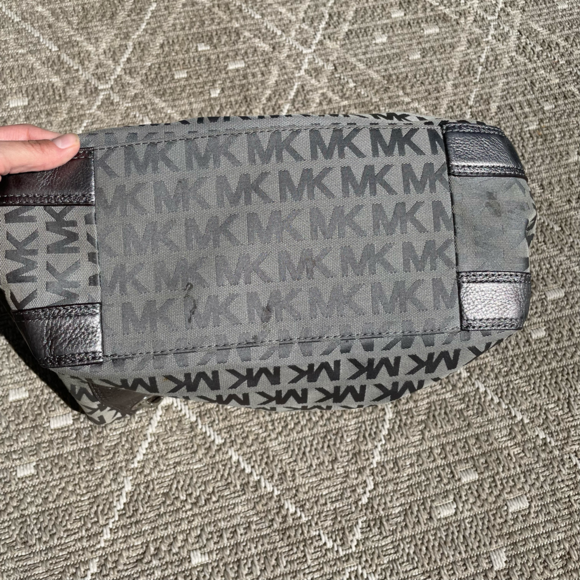Michael Kors MK gray Drawstring Shoulder bag - Picture 7 of 10